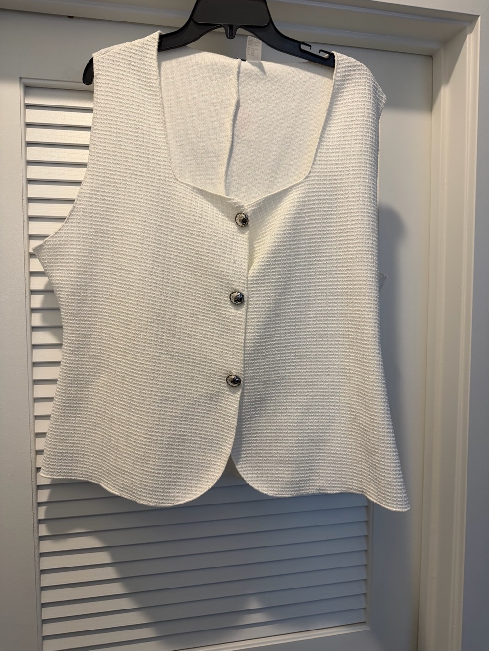 Divided White Sleeveless Textured Button Vest
